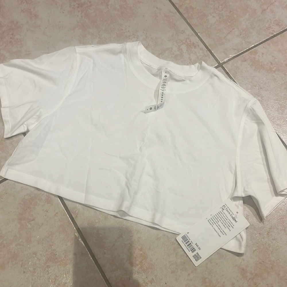 READ🫶🏼NWT LULULULEMON all yours white cropped Tshirt 🫶🏼